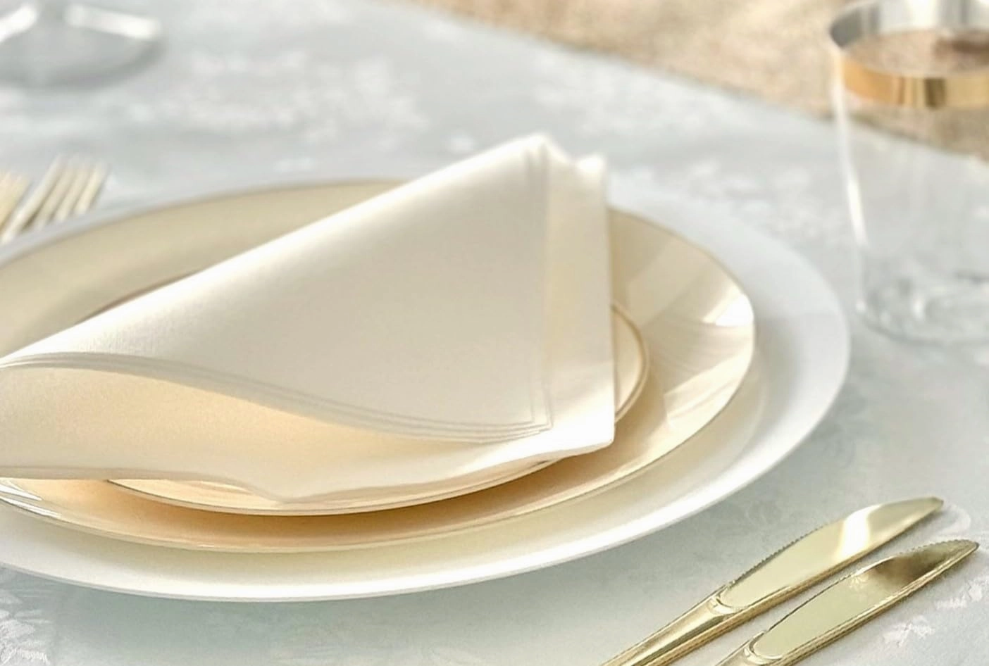" OCCASIONS " 240 Plates Pack,(120 Guests) Premium Wedding Party Disposable Plastic Plates Set -120 x 10.25'' Dinner   120 x 7.5'' Salad/Dessert (Bali, Ivory & Gold)