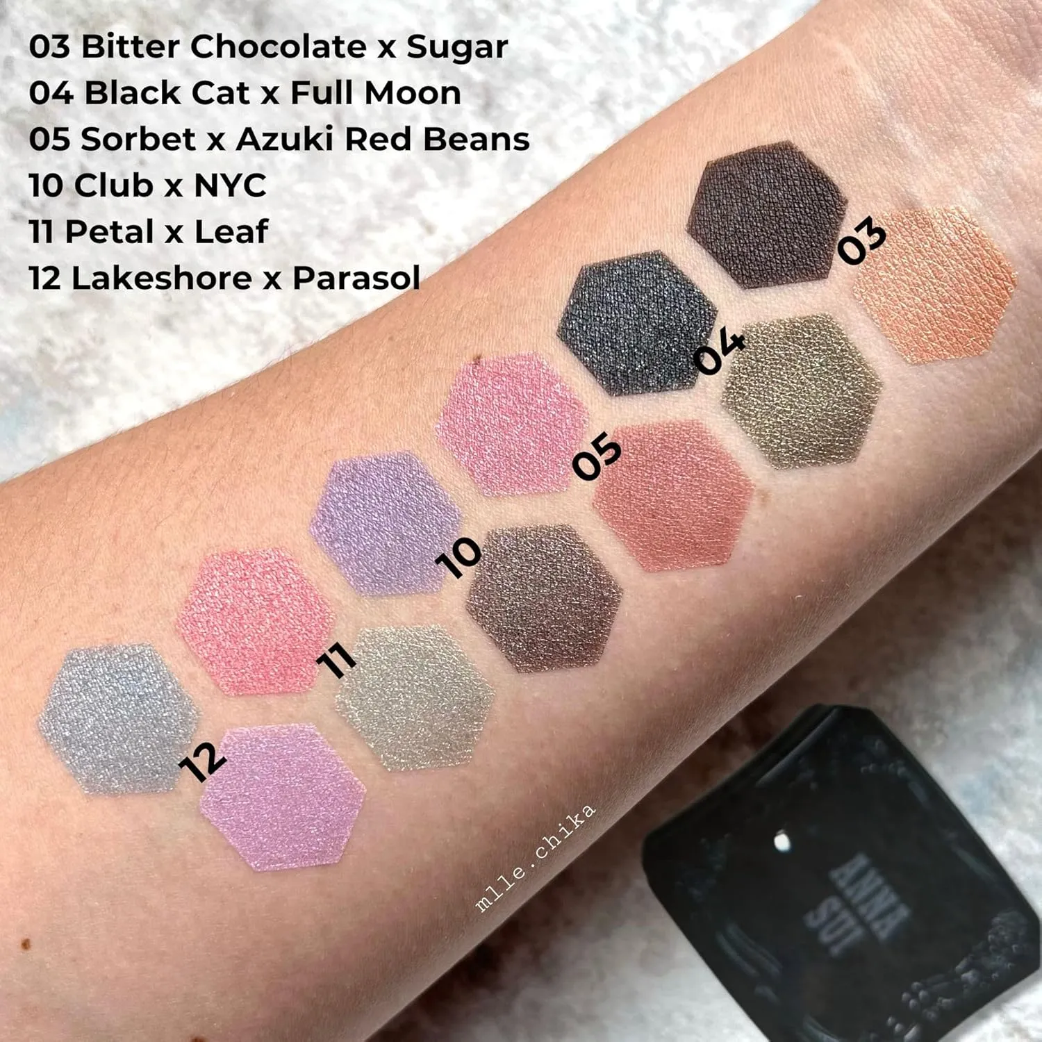 ANNA SUI - Eye Color Compact - Two-Tone Eye Shadow Fillers for Eyeshadow Palette - Pink and Brown Long-Lasting Eye Makeup - 05 Sorbet x Azuki Red Beans - 0.05 oz.