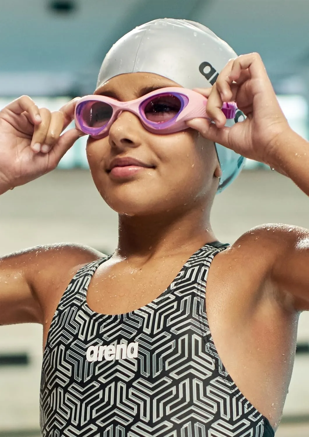 ARENA Unisex Youth The One Swim Goggles Kids Ages 6 to 12 Watertight Fit Orbit-Proof Seals Anti-Fog Coated Non-Mirror Lens