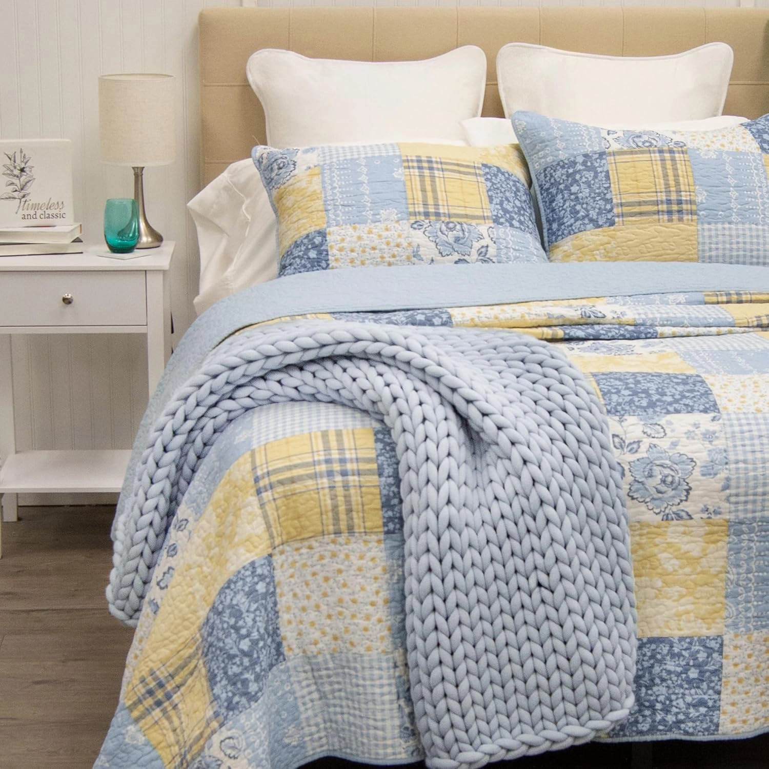 Donna Sharp Spring Flowers Summer Cotton Pieced Quilted Bedding Set - 3-Piece Queen Size Quilt Set - Includes 1 Quilt and 2 Pillow Shams - Machine Washable - Traditional Floral Design