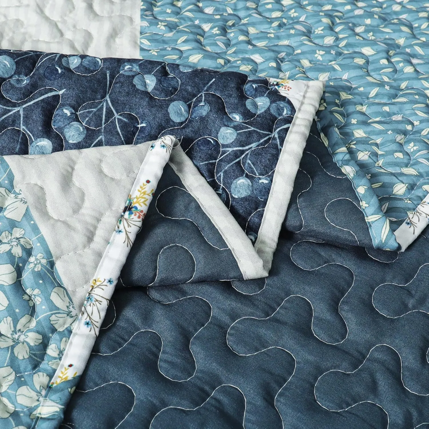 Exclusivo Mezcla Microfiber Boho Patchwork Pattern Quilted Throw Blanket for Bed/Couch/Sofa, Reversible Summer Versatile Lap Quilt Throws Soft and Lightweight (50"x 60", Blue)