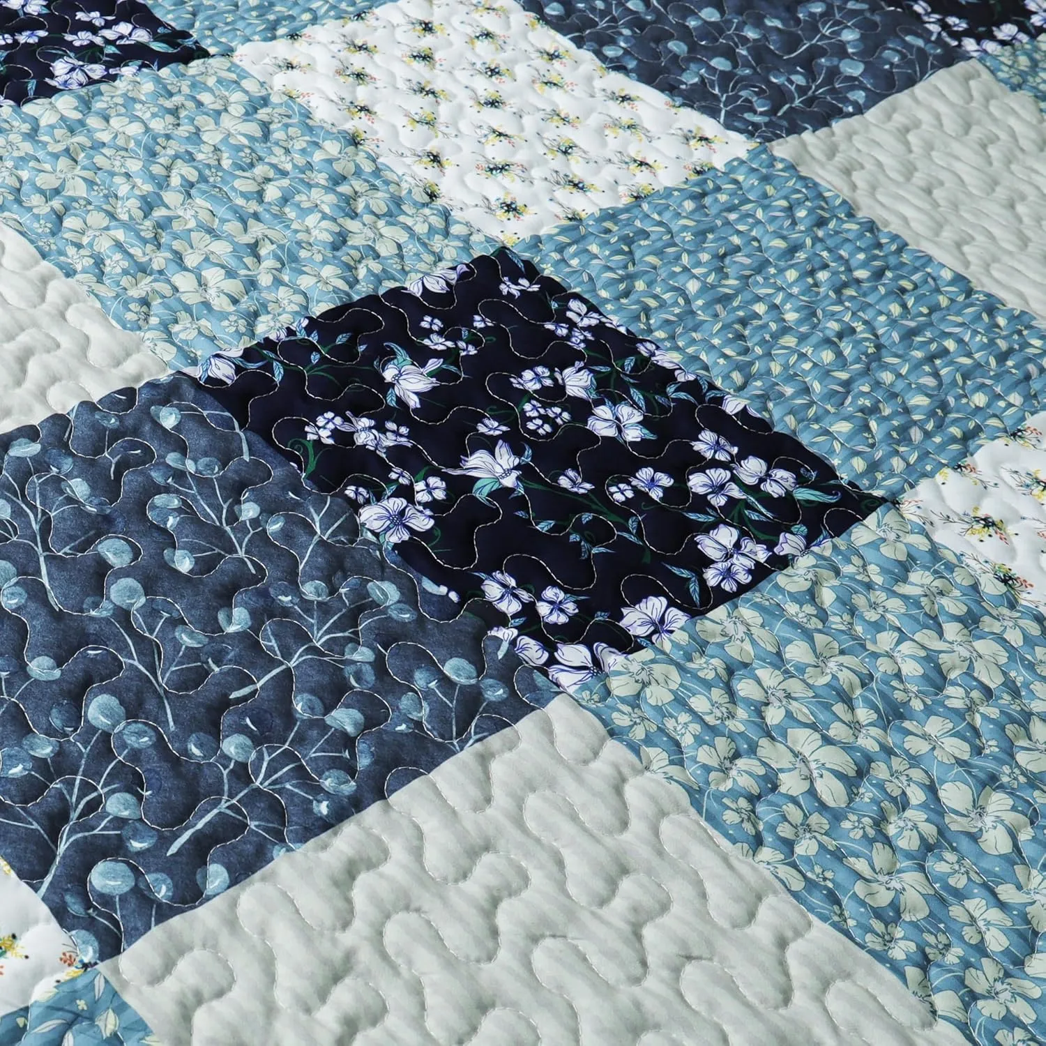 Exclusivo Mezcla Microfiber Boho Patchwork Pattern Quilted Throw Blanket for Bed/Couch/Sofa, Reversible Summer Versatile Lap Quilt Throws Soft and Lightweight (50"x 60", Blue)