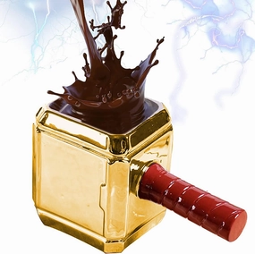 Gold Thor Hammer Mug, Funny Shaped Coffee Mug, Marvel Themed 3D Mugs, Ceramic Novelty Gift Cup, Personalised Cartoon Gifts for Men, Ideal for Office Decorations and Collectibles, 600ml
