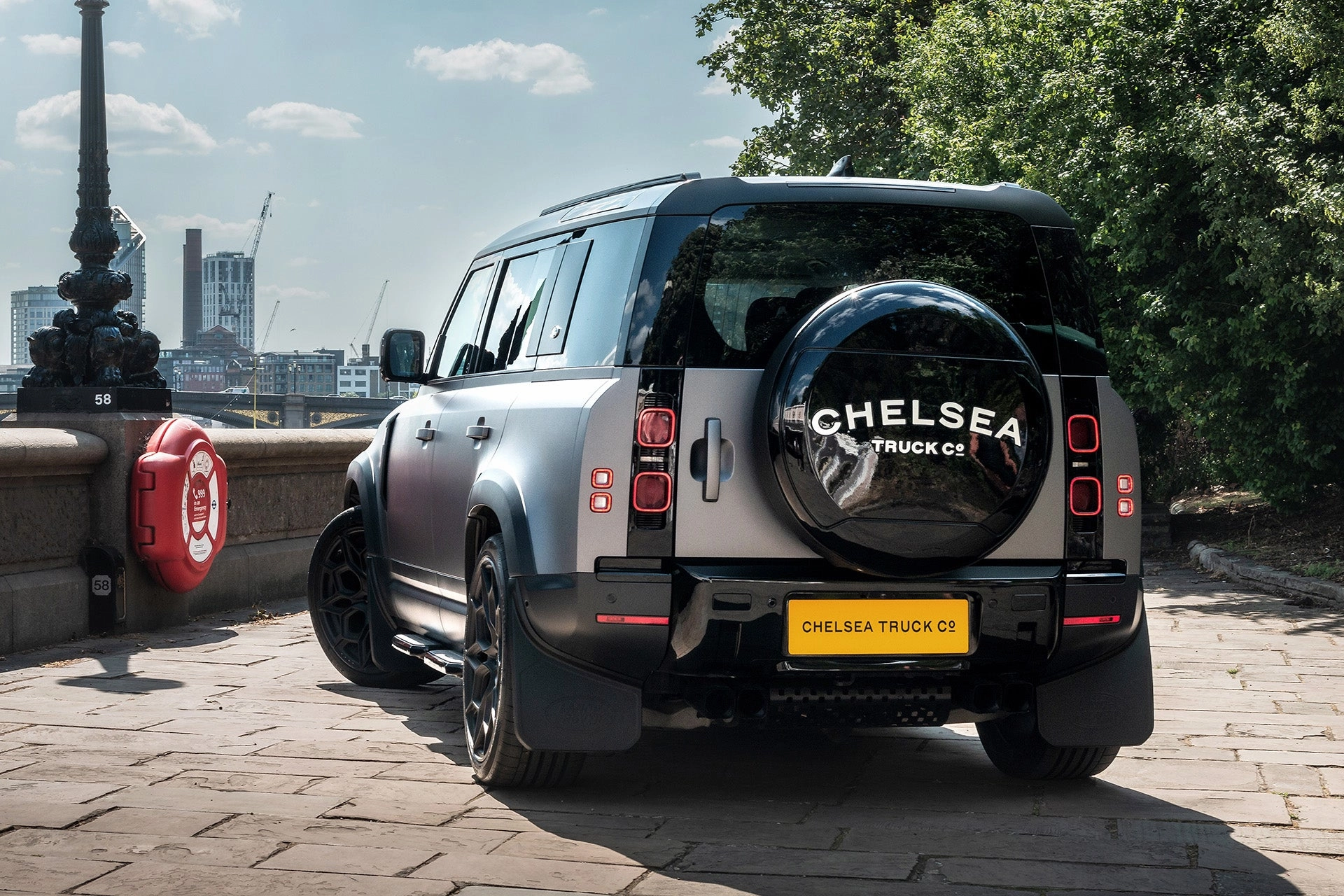 Land Rover Defender 110 - Satin Grey Exterior