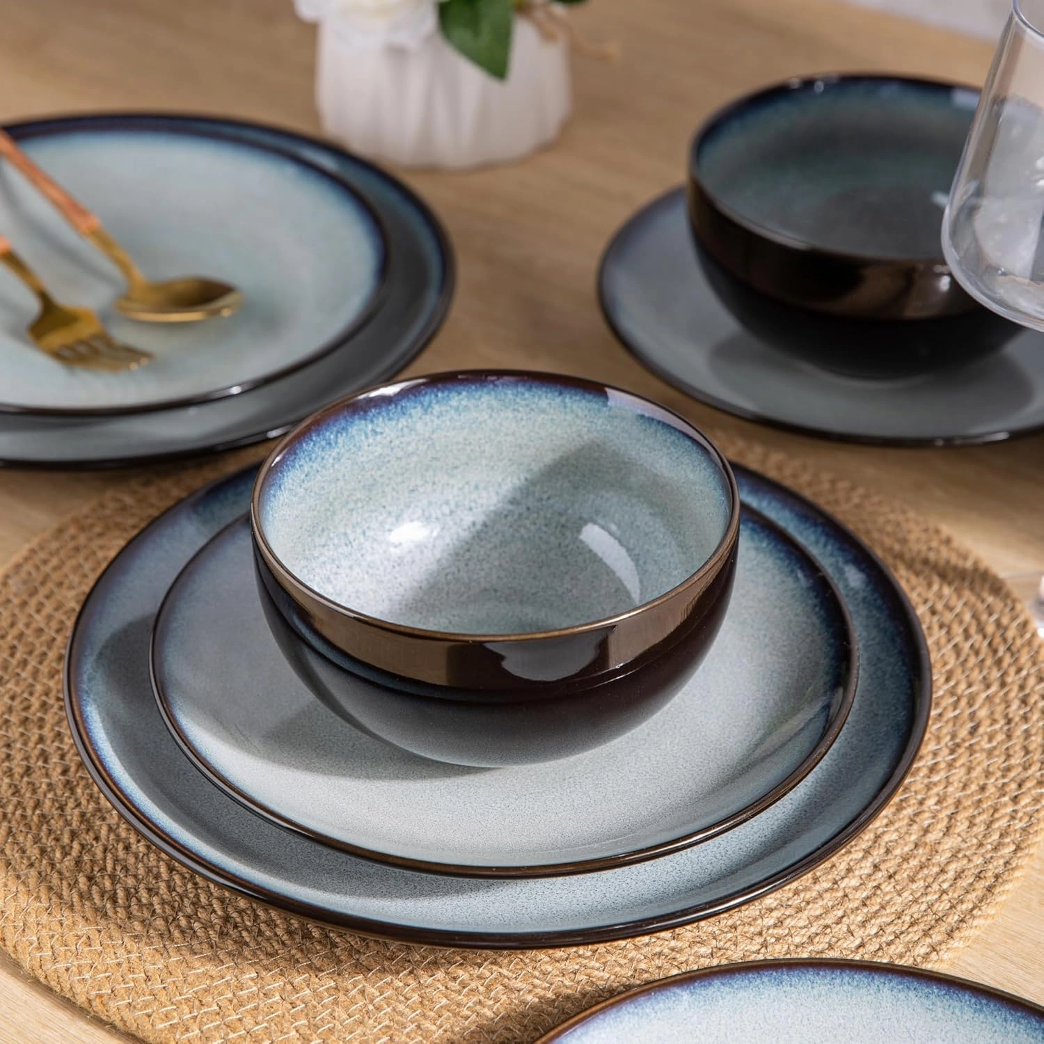 LERATIO Ceramic Dinnerware Sets for 4,Stoneware Coupe Plates and Bowls Sets,Highly Chip and Crack Resistant | Dishwasher & Microwave & Oven Safe Dishes set,Reactive Glaze Dinnerware- Service for 4