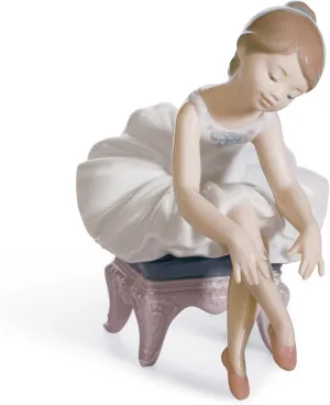 LLADRÓ Little Ballerina I Girl Figurine. Porcelain Ballerina Figure.