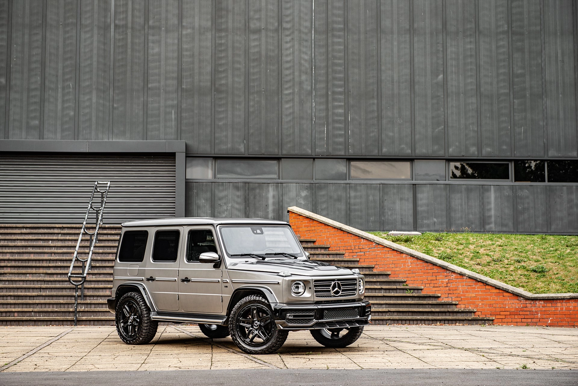 Mercedes-Benz G-wagon - Silver Exterior