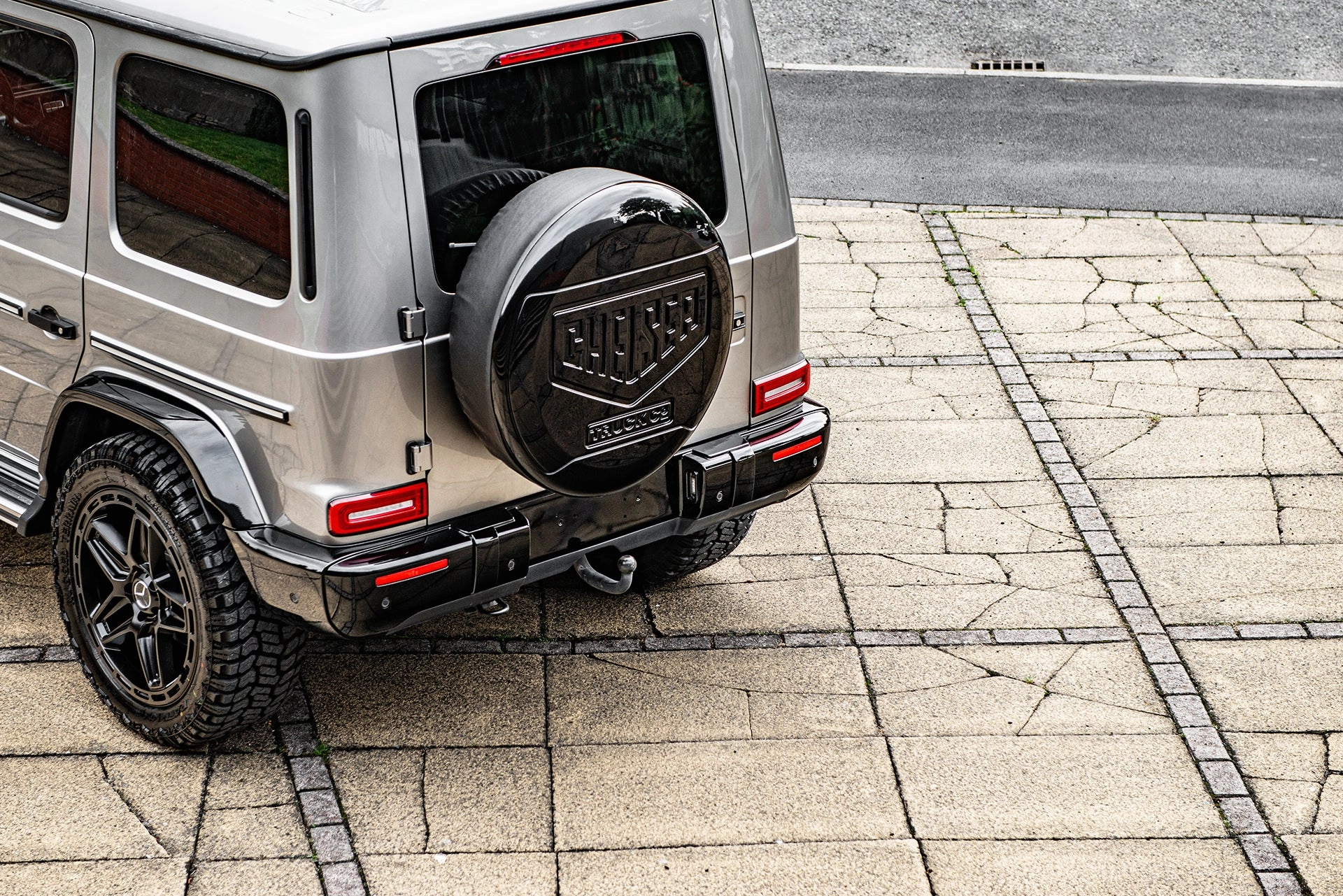 Mercedes-Benz G-wagon - Silver Exterior