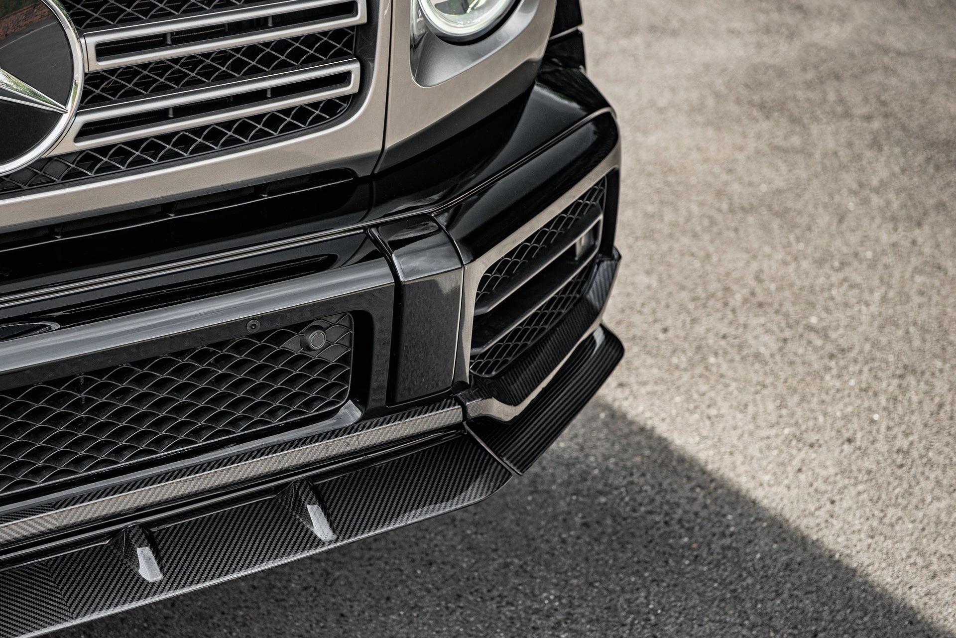 Mercedes-Benz G-wagon - Silver Exterior