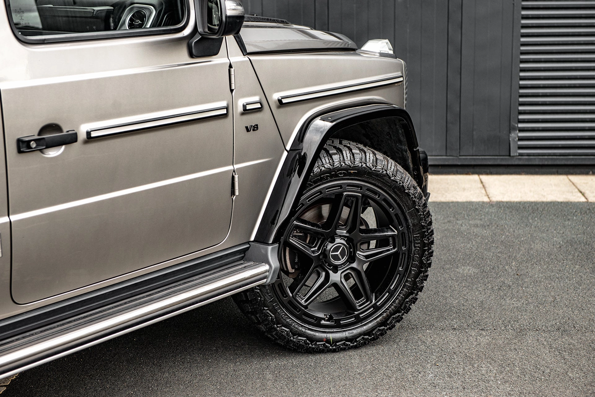 Mercedes-Benz G-wagon - Silver Exterior