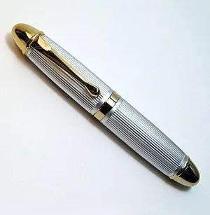 Perfume Atomizer In Pen shape Travel Size Perfume refillable with Leakage proof atomizer spray pump.