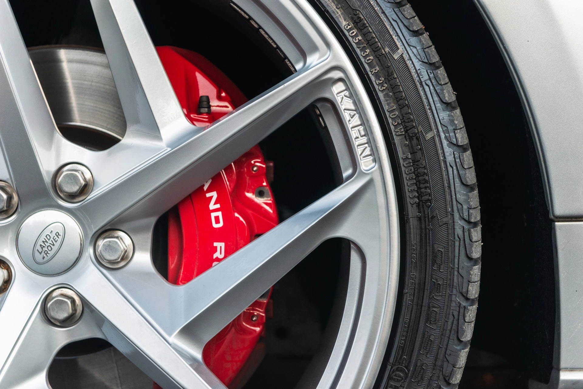 Range Rover Sport SVR Pace car - Silver Exterior
