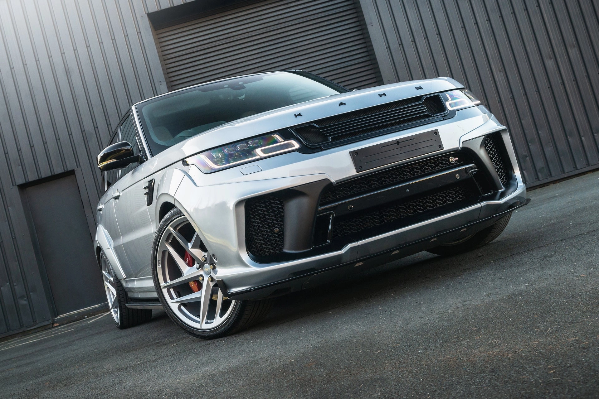 Range Rover Sport SVR Pace car - Silver Exterior
