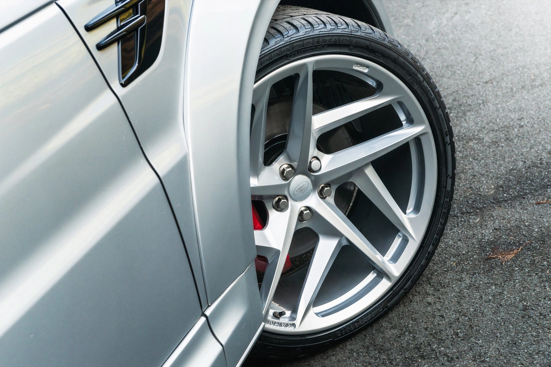 Range Rover Sport SVR Pace car - Silver Exterior