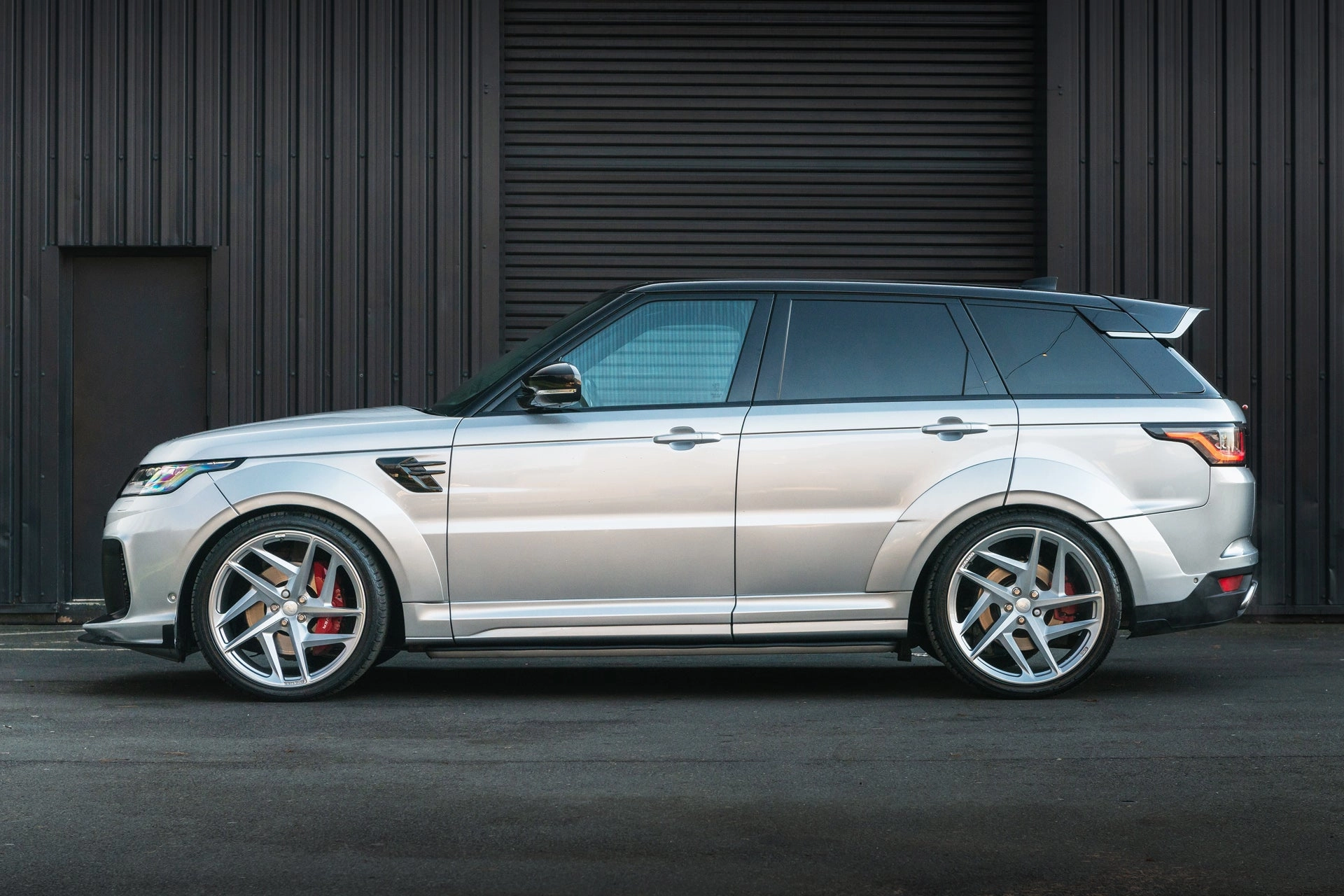 Range Rover Sport SVR Pace car - Silver Exterior