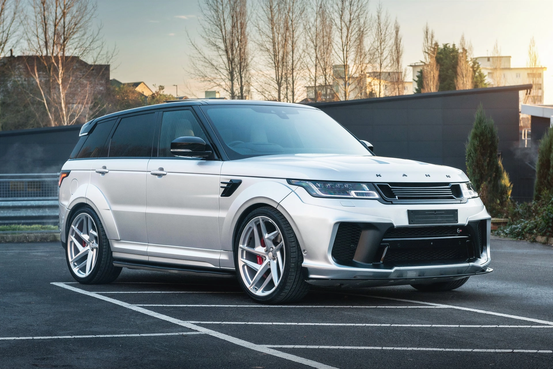 Range Rover Sport SVR Pace car - Silver Exterior