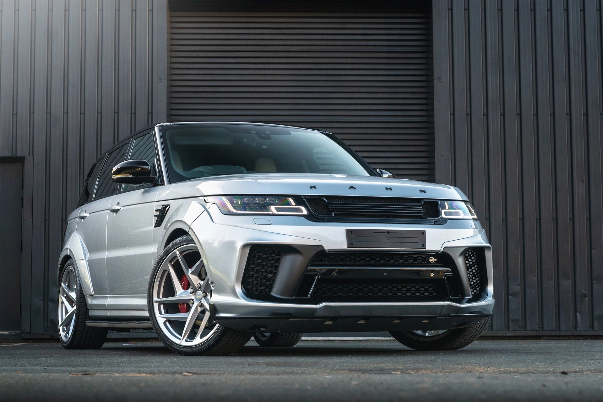Range Rover Sport SVR Pace car - Silver Exterior