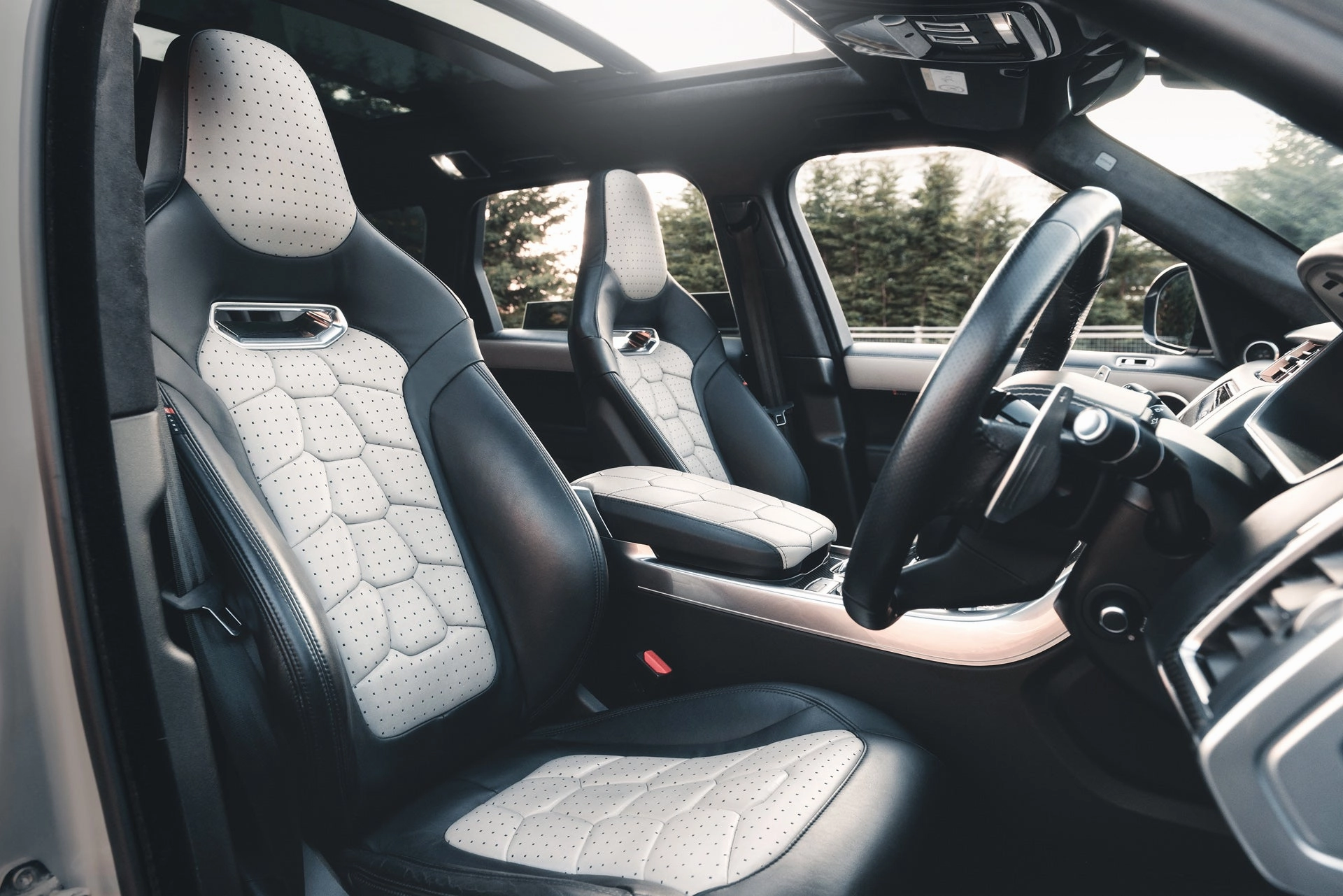 Range Rover Sport SVR Pace car - Silver Exterior