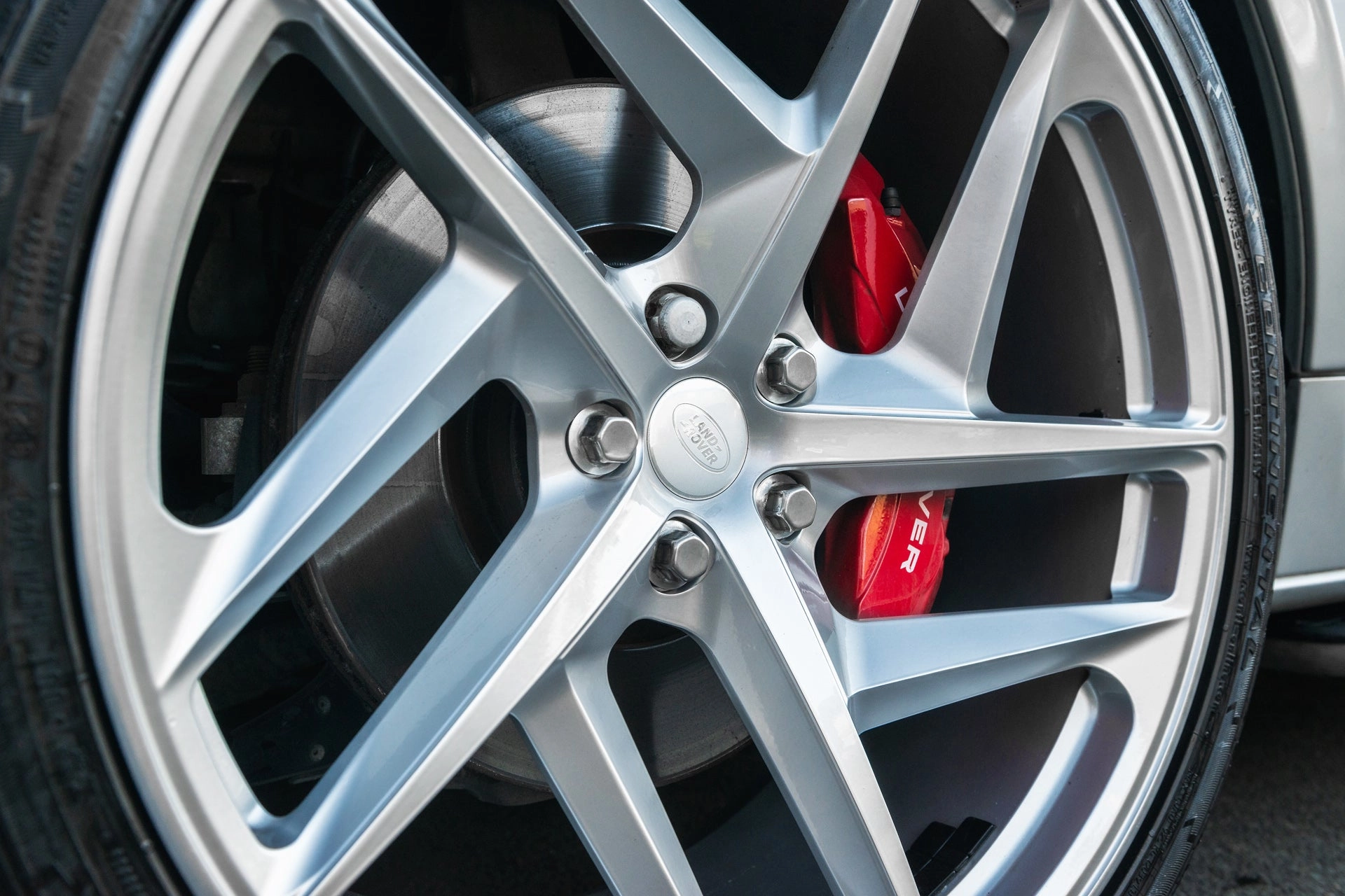 Range Rover Sport SVR Pace car - Silver Exterior