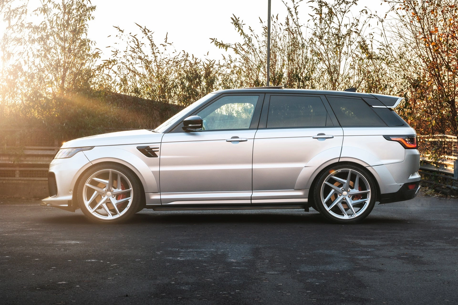 Range Rover Sport SVR Pace car - Silver Exterior
