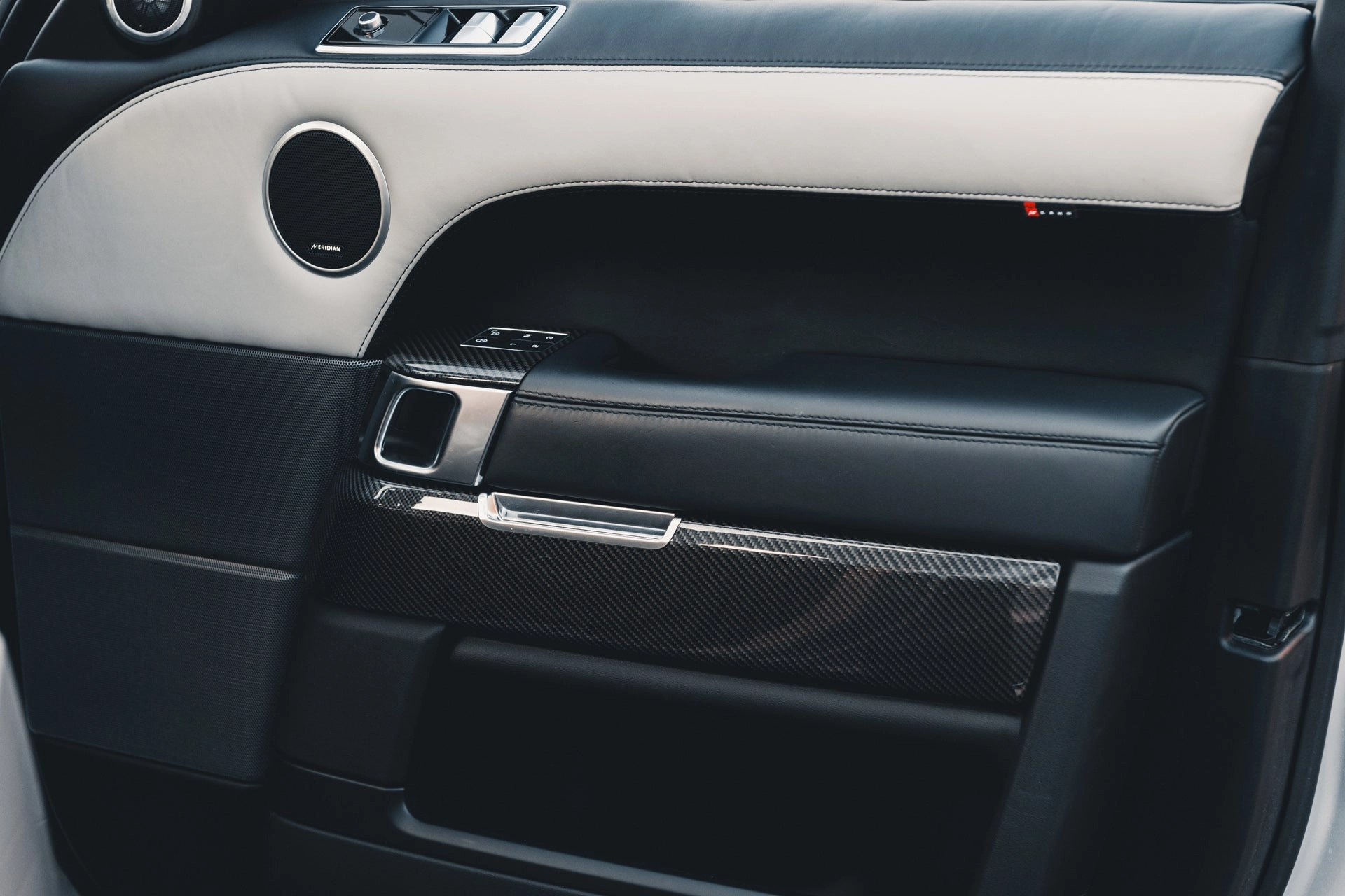 Range Rover Sport SVR Pace car - Silver Exterior