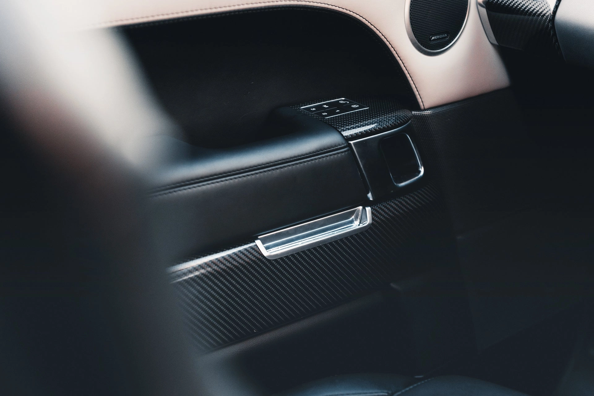 Range Rover Sport SVR Pace car - Silver Exterior