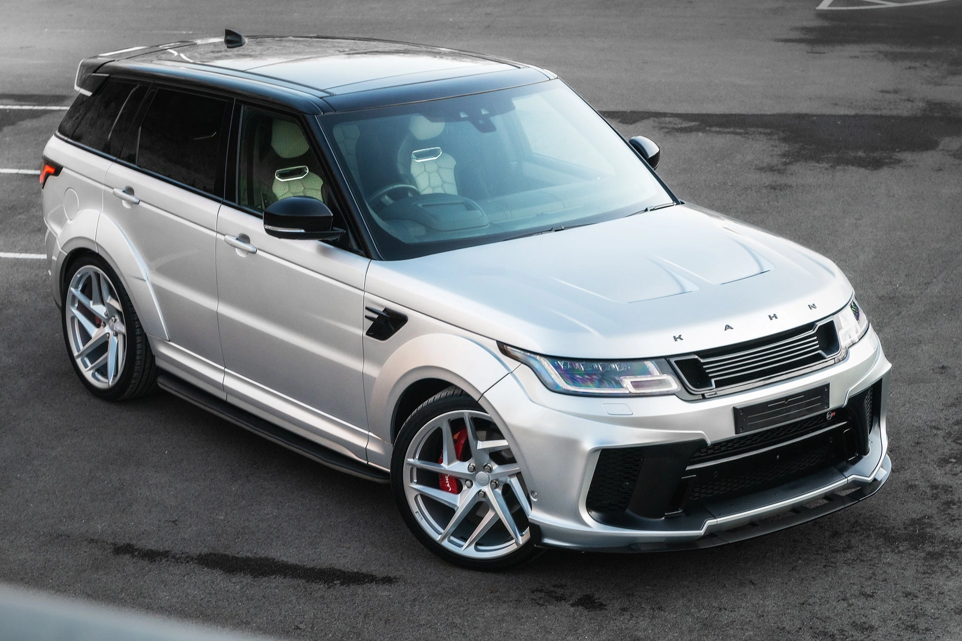 Range Rover Sport SVR Pace car - Silver Exterior