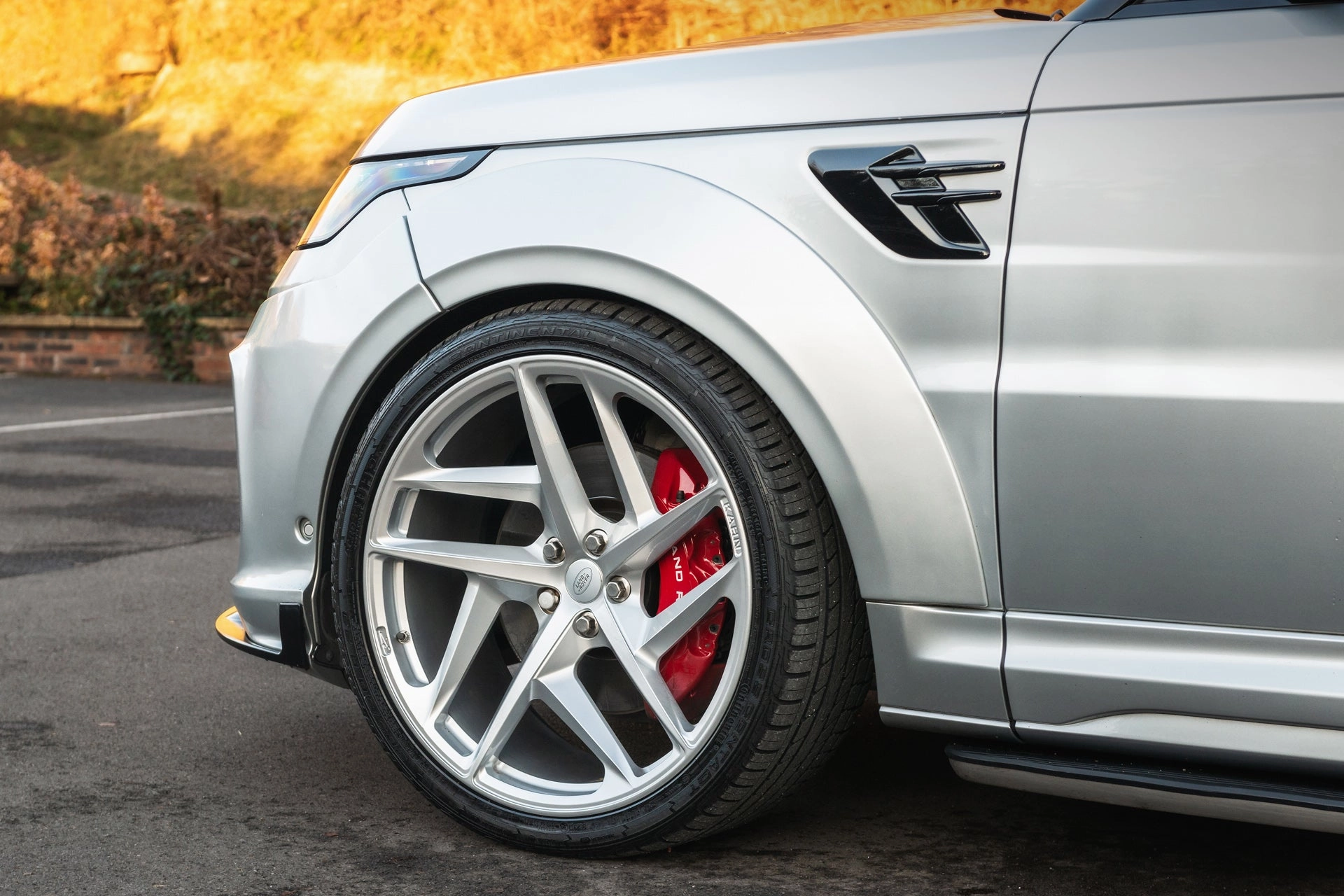 Range Rover Sport SVR Pace car - Silver Exterior