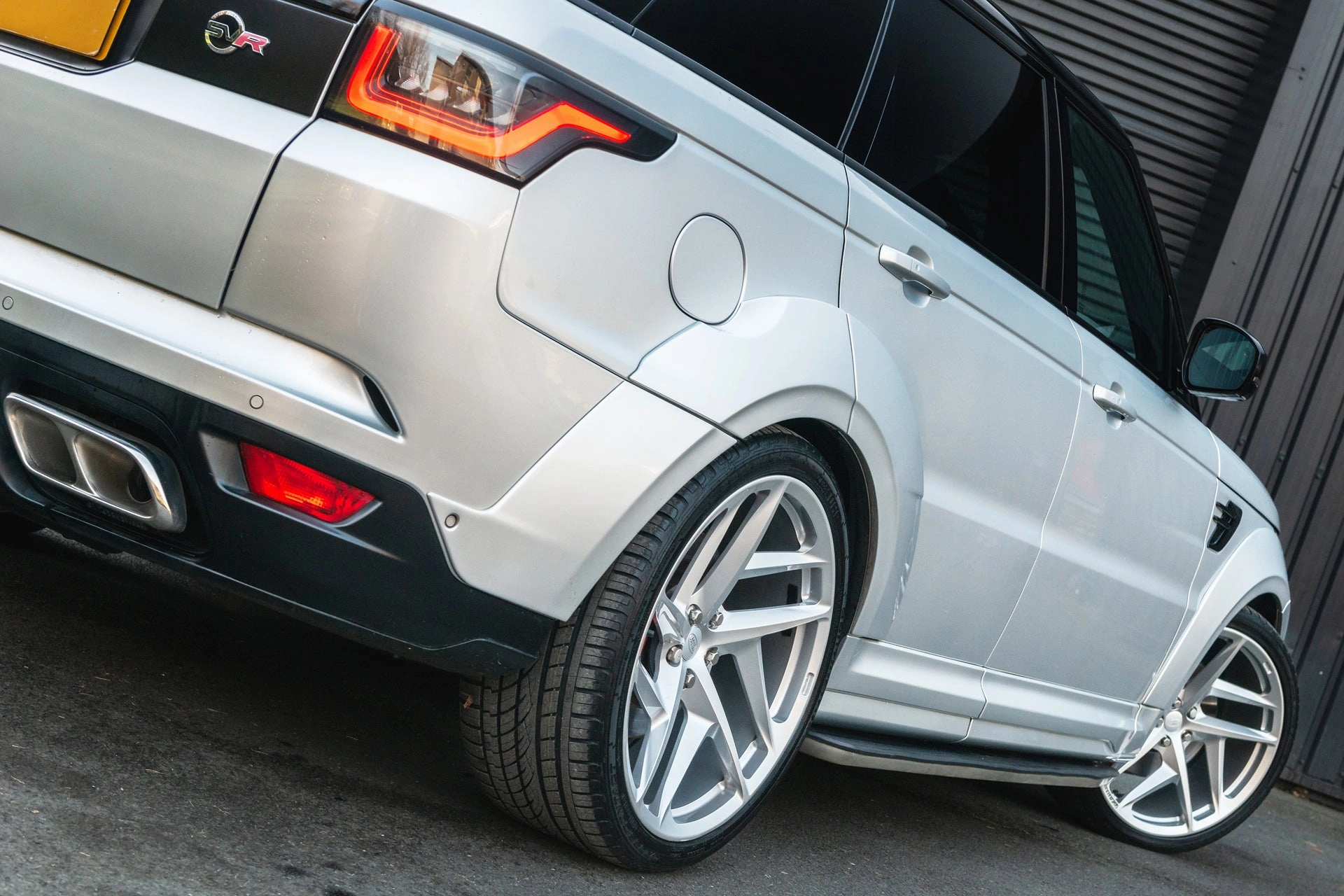 Range Rover Sport SVR Pace car - Silver Exterior