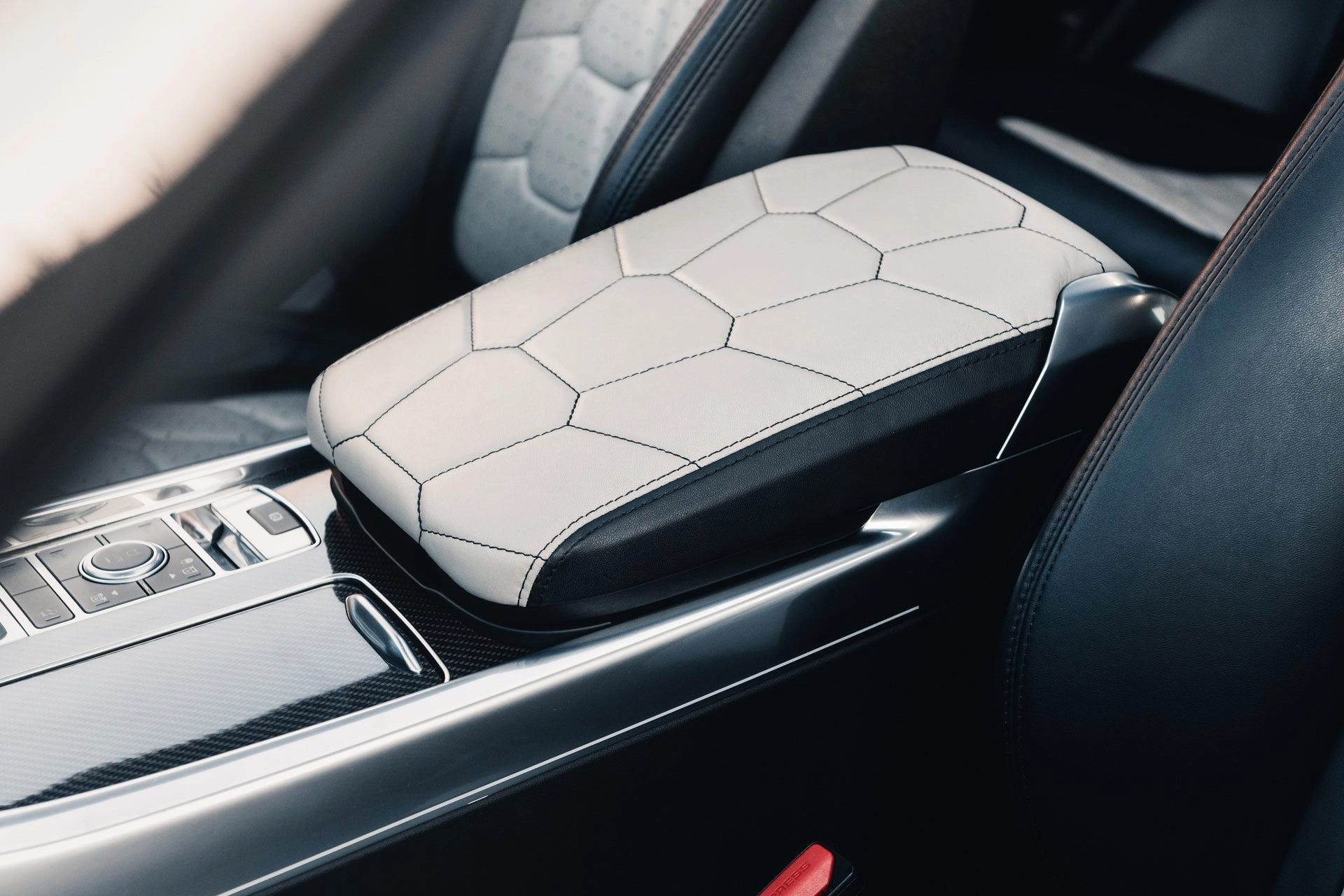 Range Rover Sport SVR Pace car - Silver Exterior