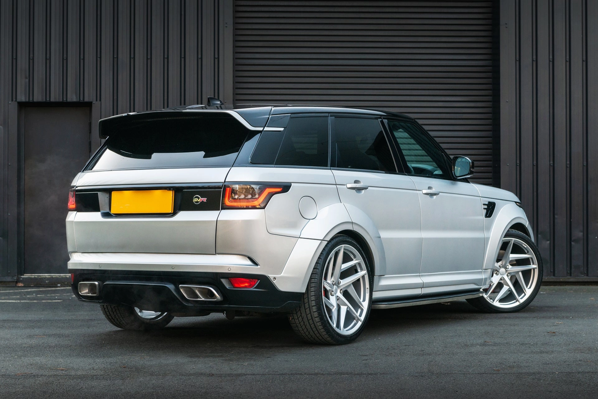 Range Rover Sport SVR Pace car - Silver Exterior