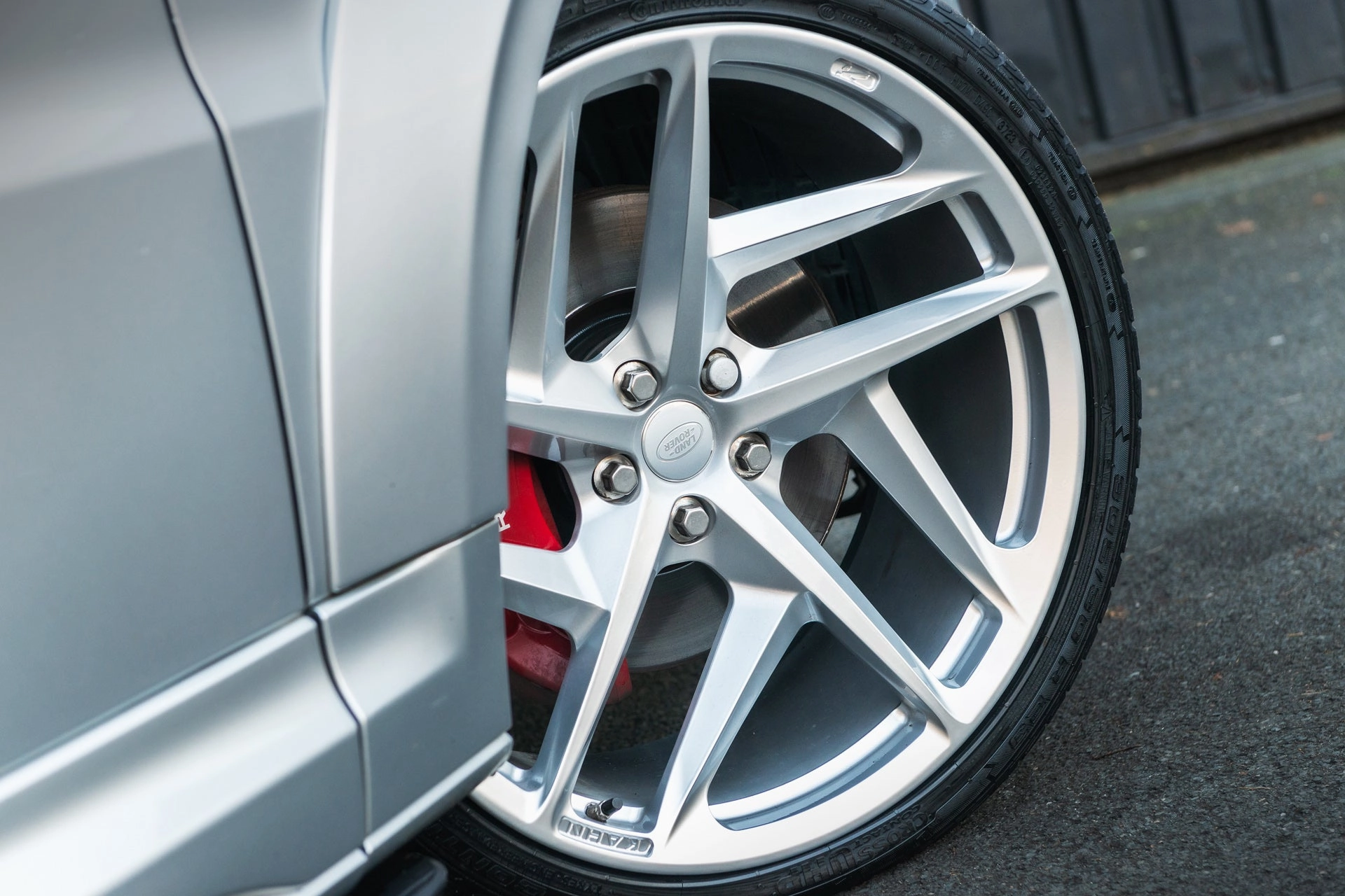 Range Rover Sport SVR Pace car - Silver Exterior