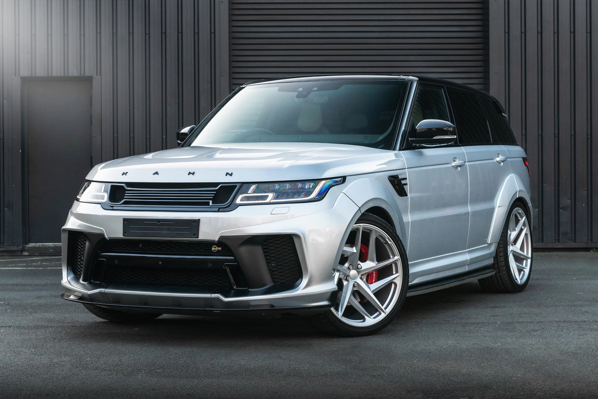 Range Rover Sport SVR Pace car - Silver Exterior