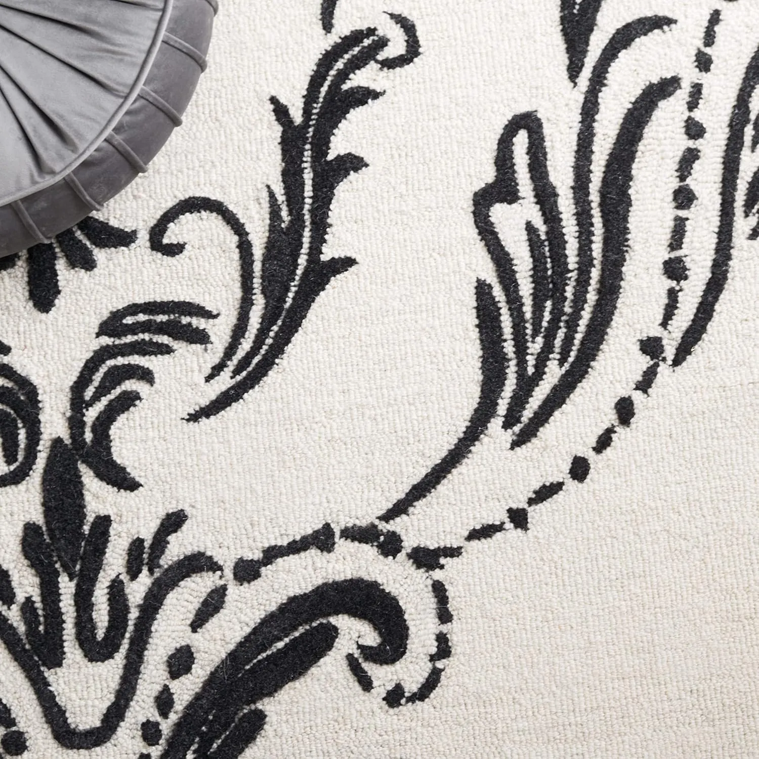SAFAVIEH Jardin Collection Area Rug - 5' x 8', Ivory & Black, Handmade Wool, Ideal for High Traffic Areas in Living Room, Bedroom (JAR732Z)