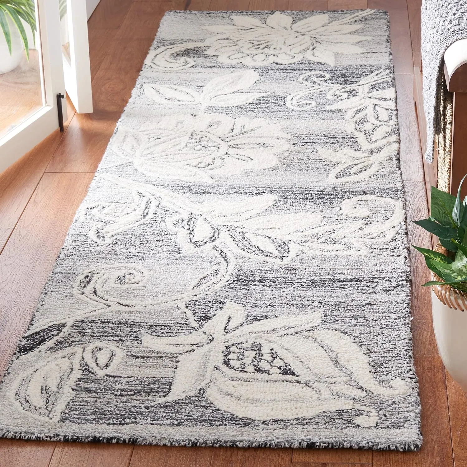 SAFAVIEH Jardin Collection Runner Rug - 2'3" x 8', Black & Ivory, Handmade Floral Wool Blend, Ideal for High Traffic Areas in Living Room, Bedroom (JAR731Z)