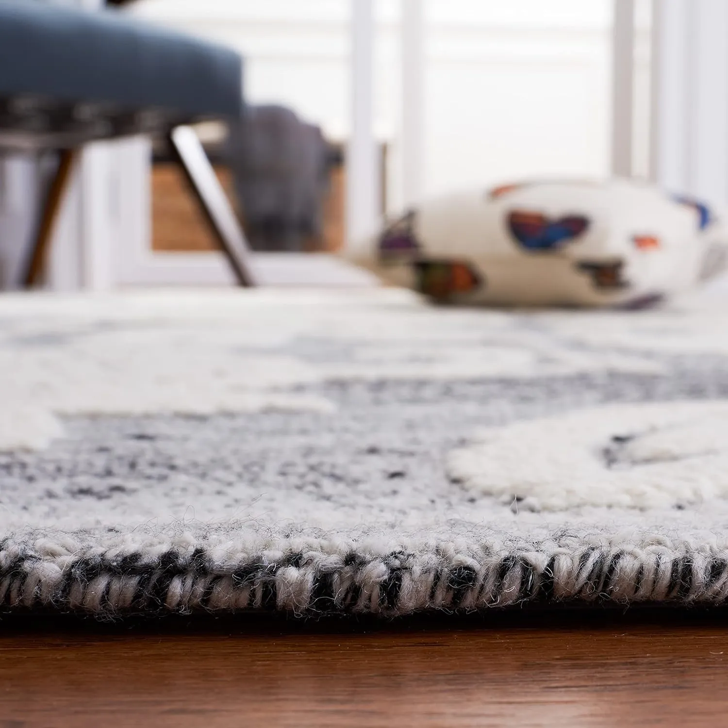 SAFAVIEH Jardin Collection Runner Rug - 2'3" x 8', Black & Ivory, Handmade Floral Wool Blend, Ideal for High Traffic Areas in Living Room, Bedroom (JAR731Z)