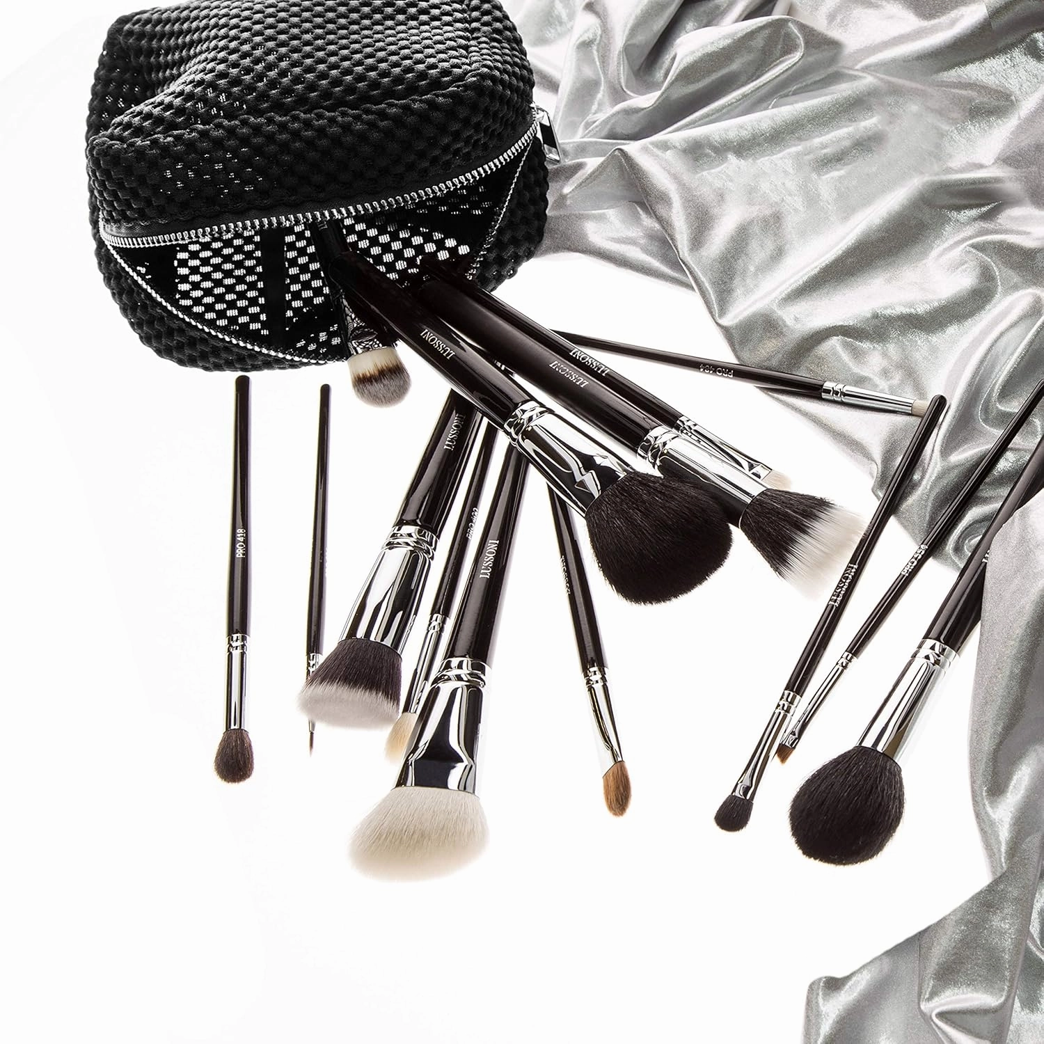 T4B LUSSONI PRO 300 Professional Angled Makeup Brush For Blusher, Bronzer And Highlighter
