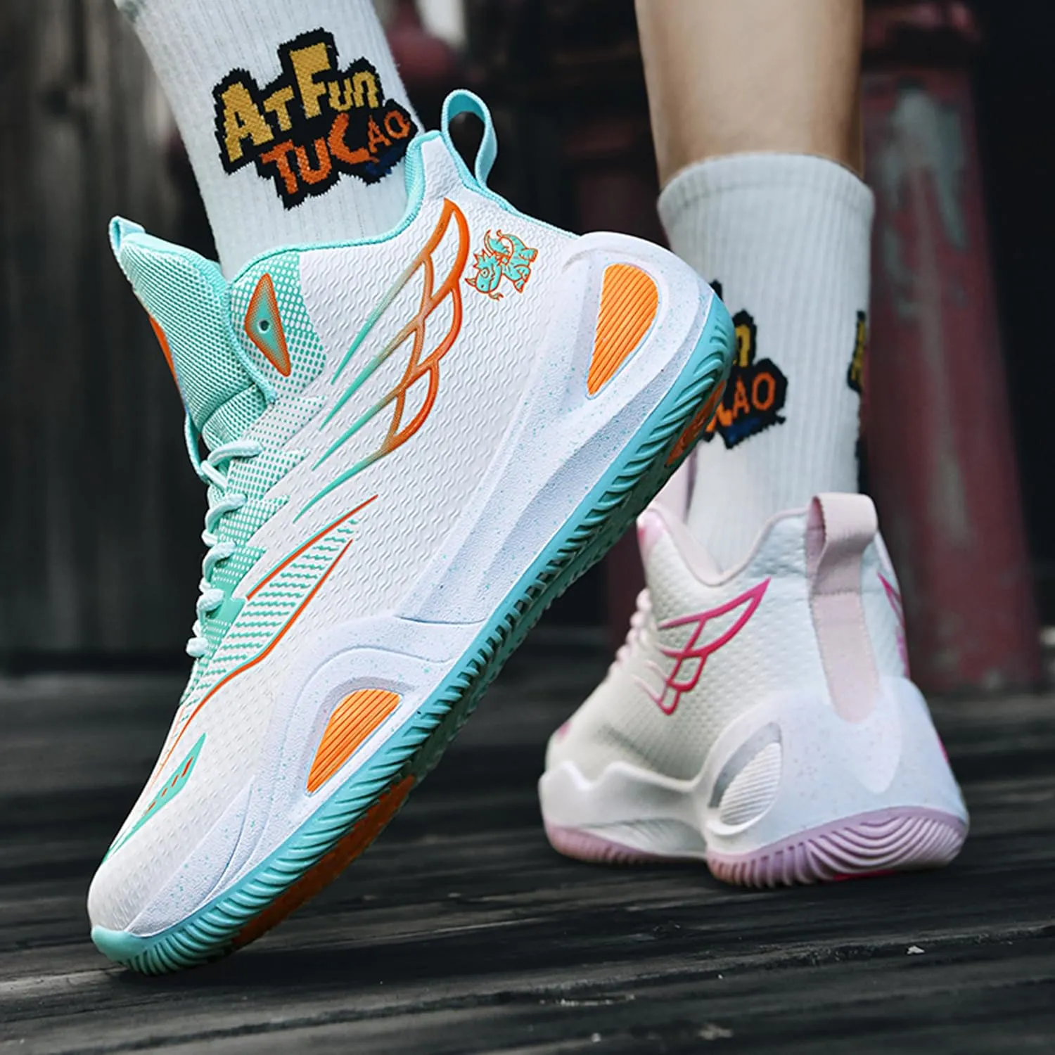 Unisex Basketball Shoes High Top Anti Slip Night Light Wear-Resistant Sole Graffiti Design Running Shoes Sports Shoes